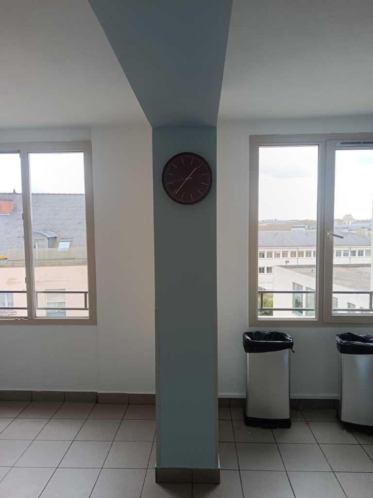 et à l'extérieur d'enduits minces